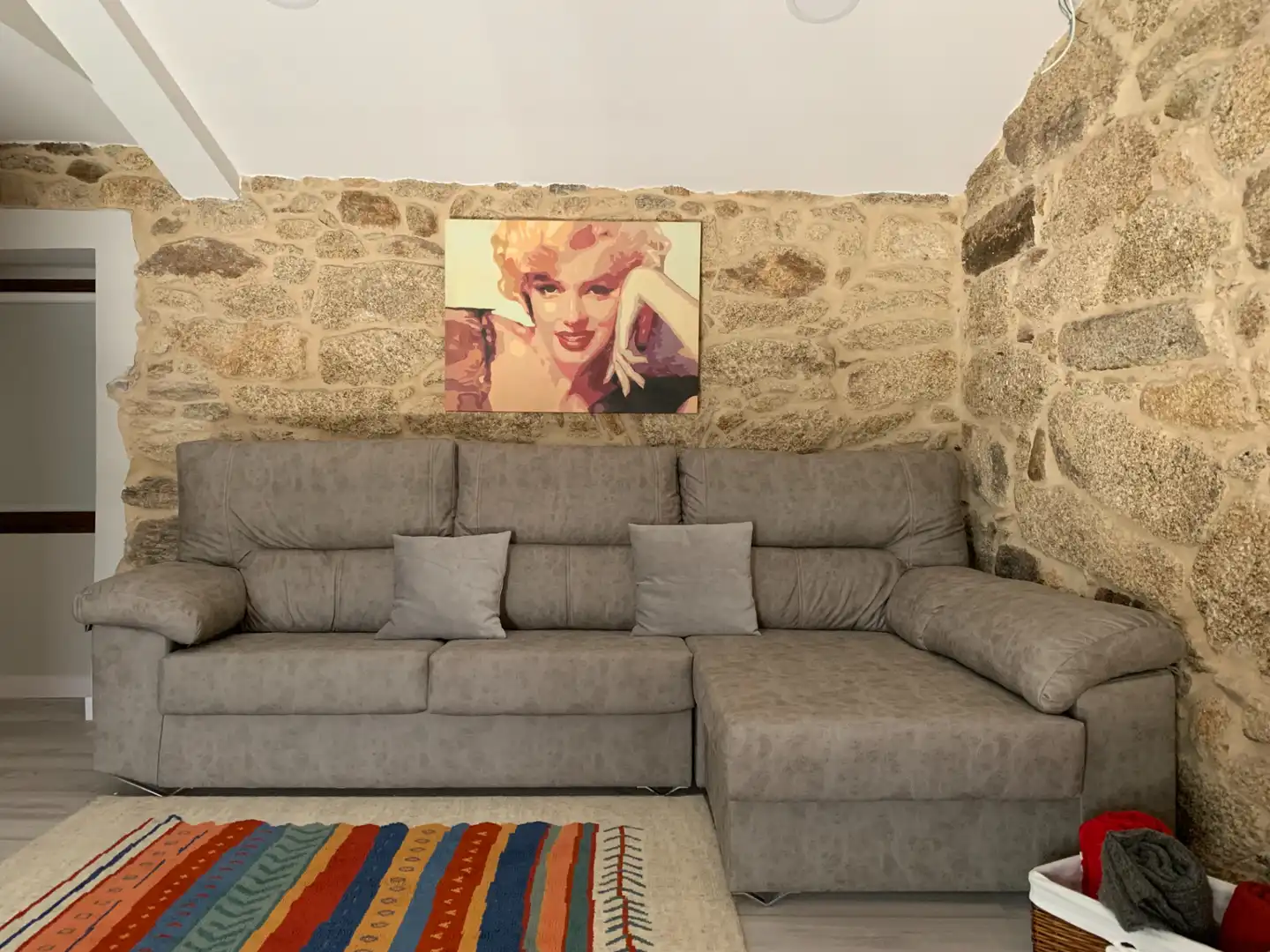 Sala d'estar de Finca rústica en venda en Muros amb Calefacció i Moblat