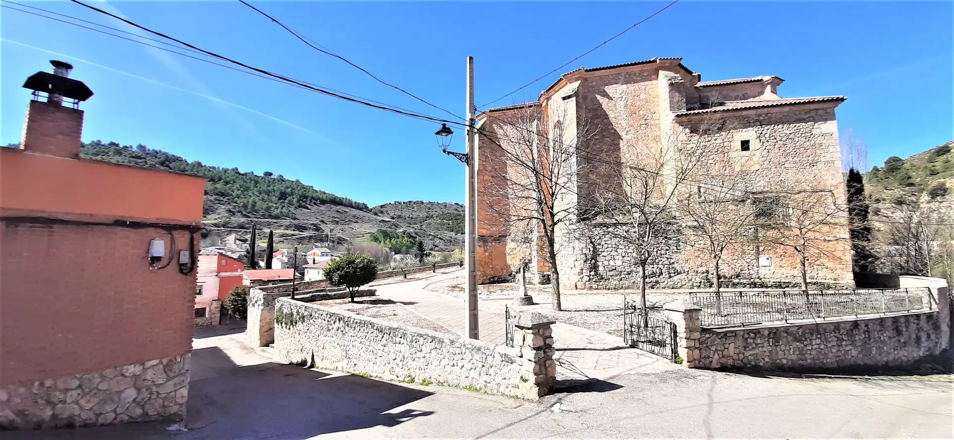 Außenansicht von Country house zum Verkauf in Moratilla de los Meleros mit Abstellraum und Balkon