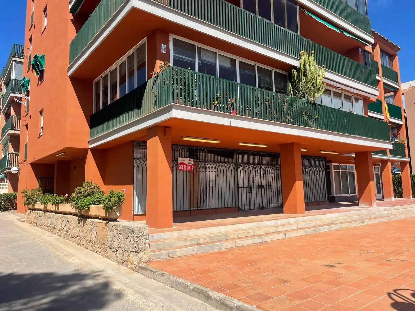 Außenansicht von Geschaftsraum zum Verkauf in Benicasim / Benicàssim mit Klimaanlage, Terrasse und Möbliert