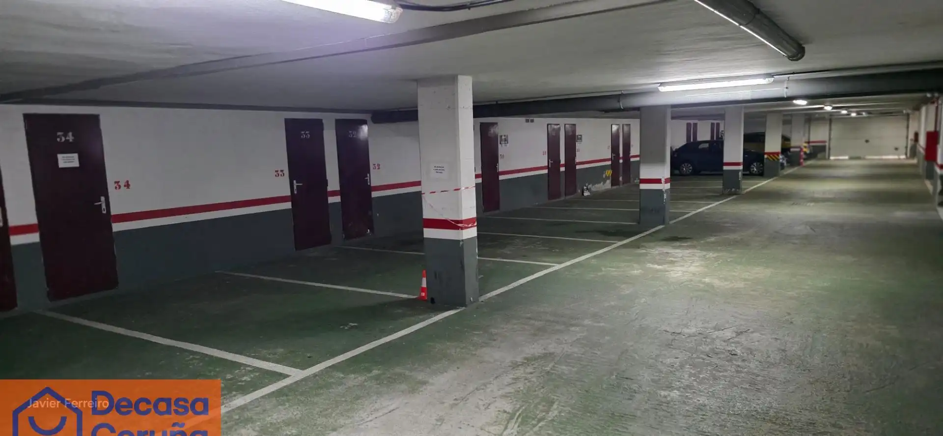 Parking de Piso en venta en Oleiros con Calefacción, Terraza y Trastero