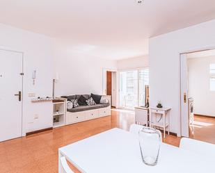 Sala d'estar de Apartament de lloguer en Sant Pol de Mar amb Aire condicionat i Terrassa