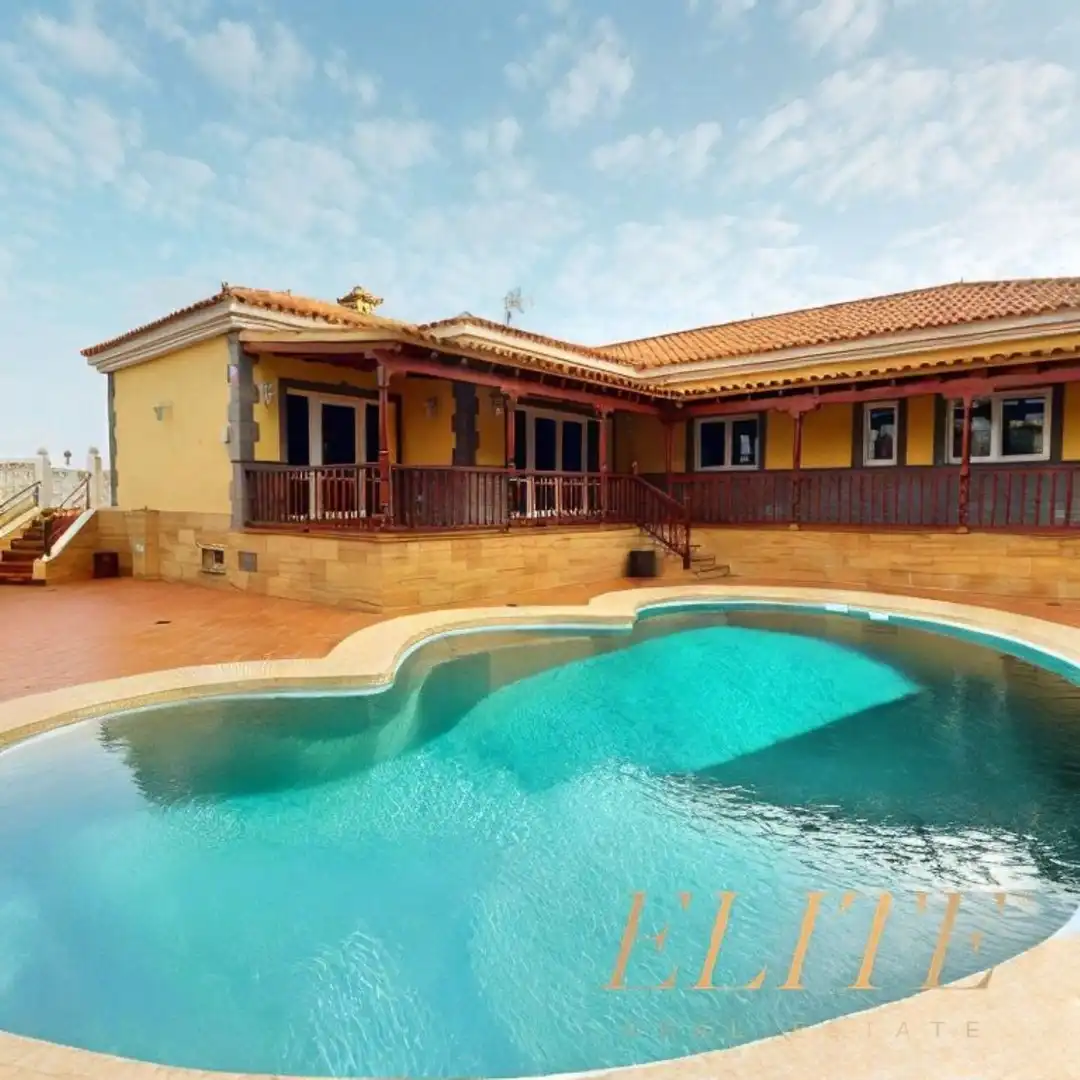 Piscina de Casa o xalet en venda en San Bartolomé de Tirajana amb Aire condicionat, Calefacció i Jardí privat