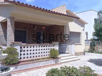 Vista exterior de Casa o xalet en venda en Castelldefels amb Calefacció i Terrassa