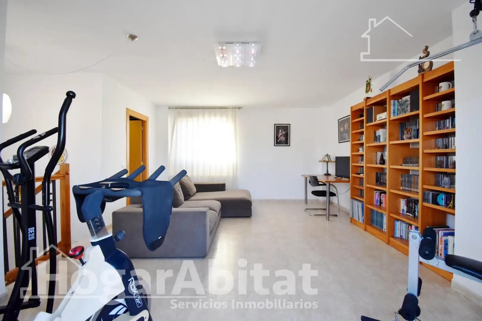Außenansicht von Einfamilien-Reihenhaus zum Verkauf in Cullera mit Heizung, Terrasse und Abstellraum