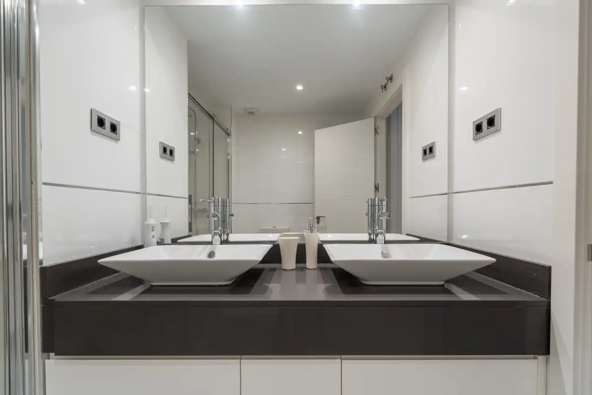 Baño de Piso en venta en Pozuelo de Alarcón con Aire acondicionado, Calefacción y Jardín privado