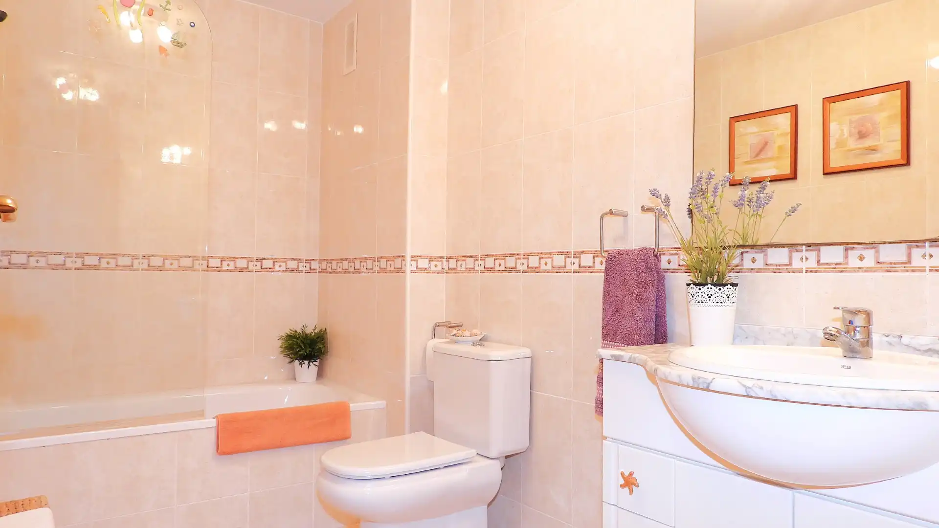 Baño de Apartamento en venta en La Manga del Mar Menor con Calefacción, Terraza y Amueblado