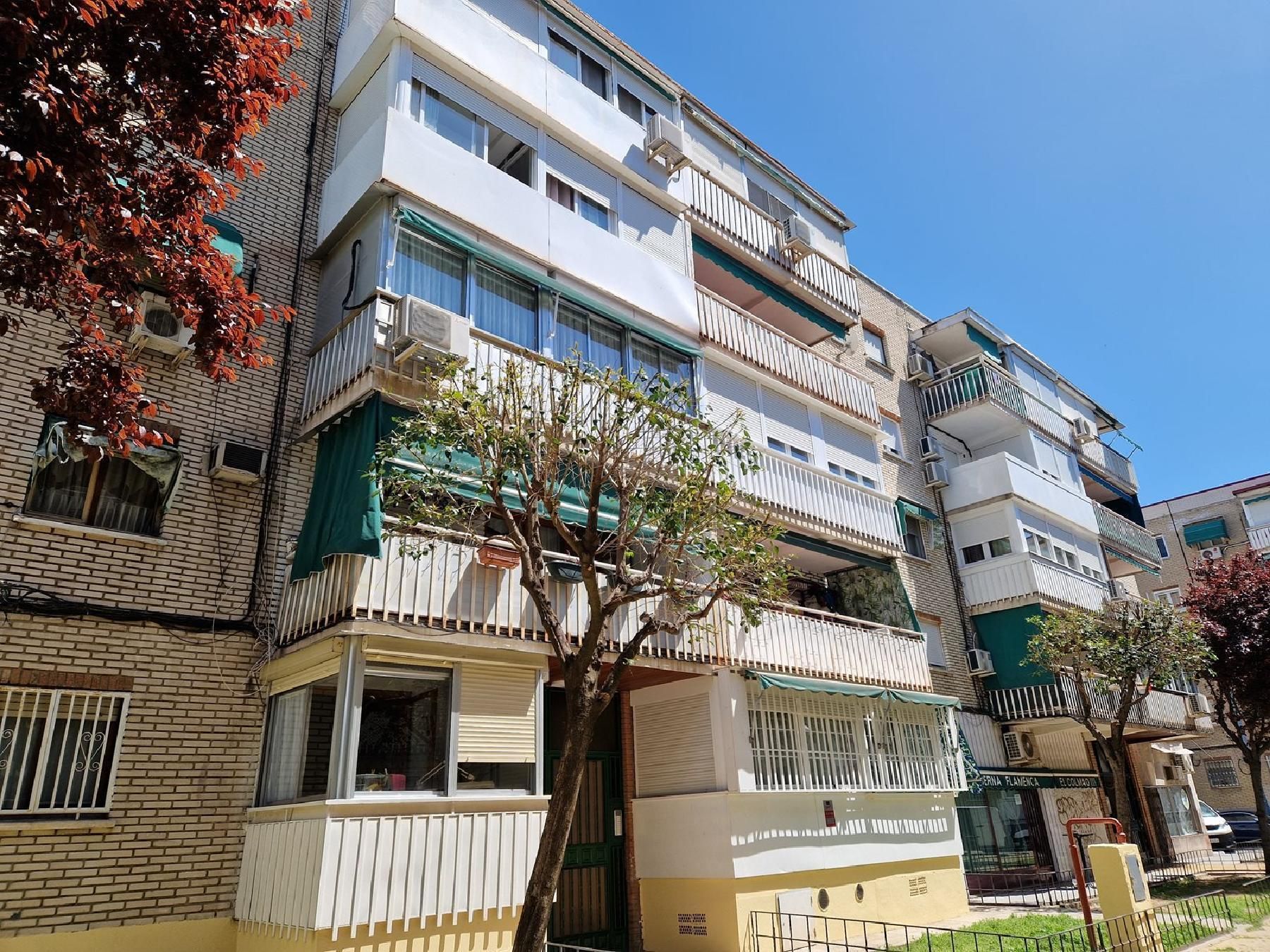 Vista exterior de Piso en venta en Parla