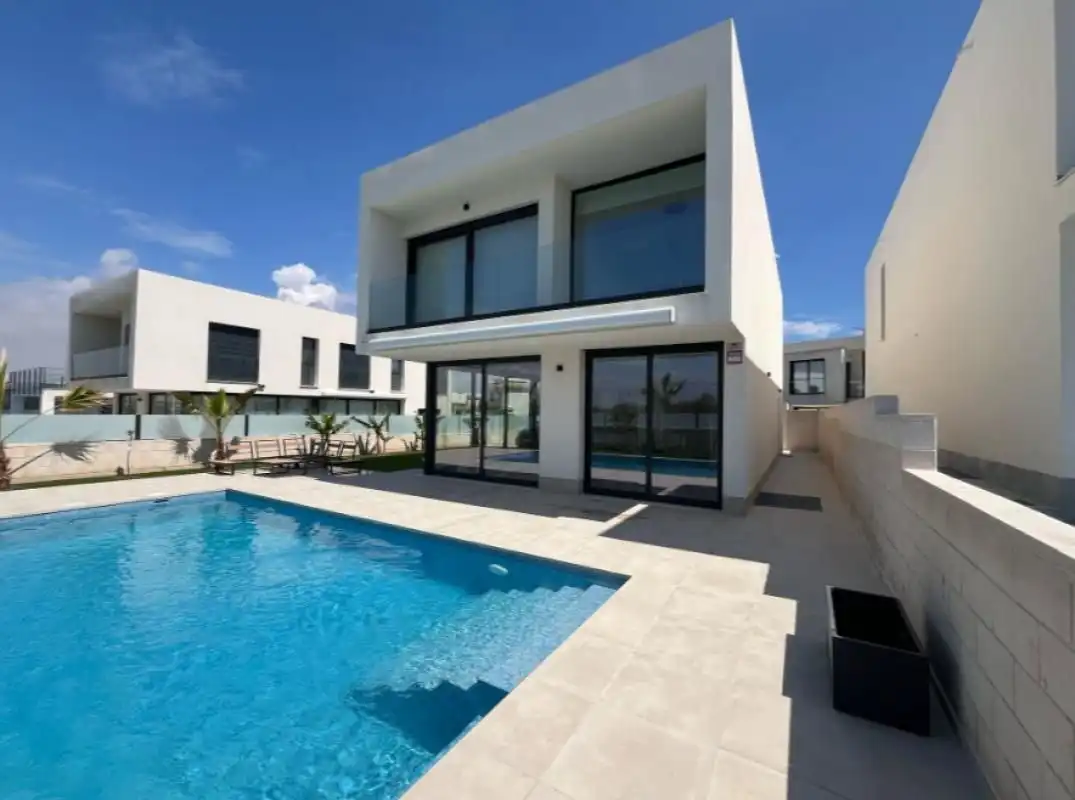 Chalet con piscina en venta en Gran Alacant