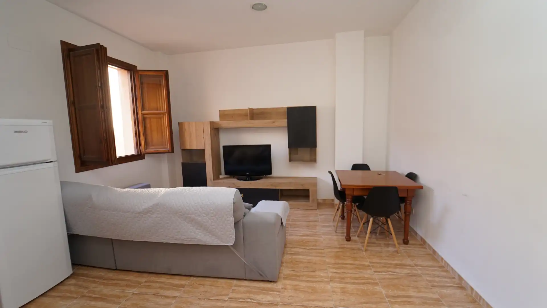 Pis de lloguer a Calle Azacayas, 37, Centro - Sagrario