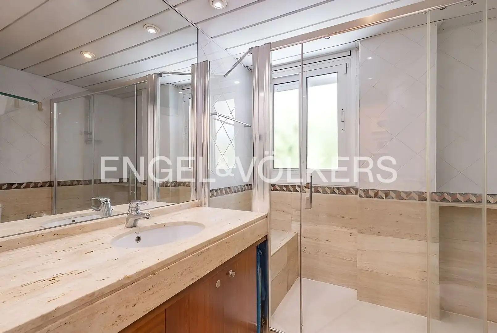 Bathroom of Flat for sale in Sant Cugat del Vallès  with Air Conditioner, Heating and Private garden