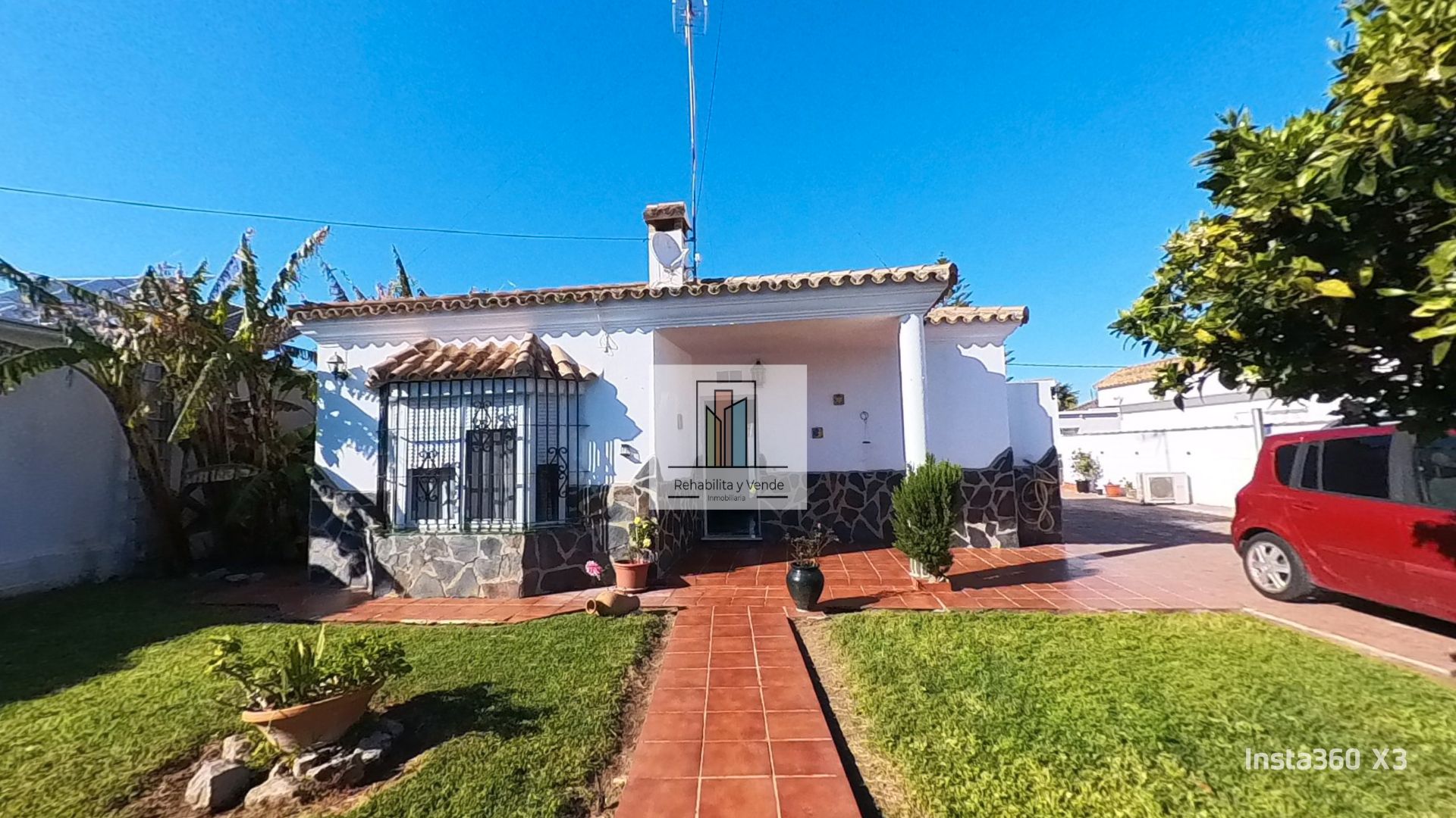 Vista exterior de Casa o xalet en venda en Chiclana de la Frontera amb Aire condicionat, Jardí privat i Terrassa