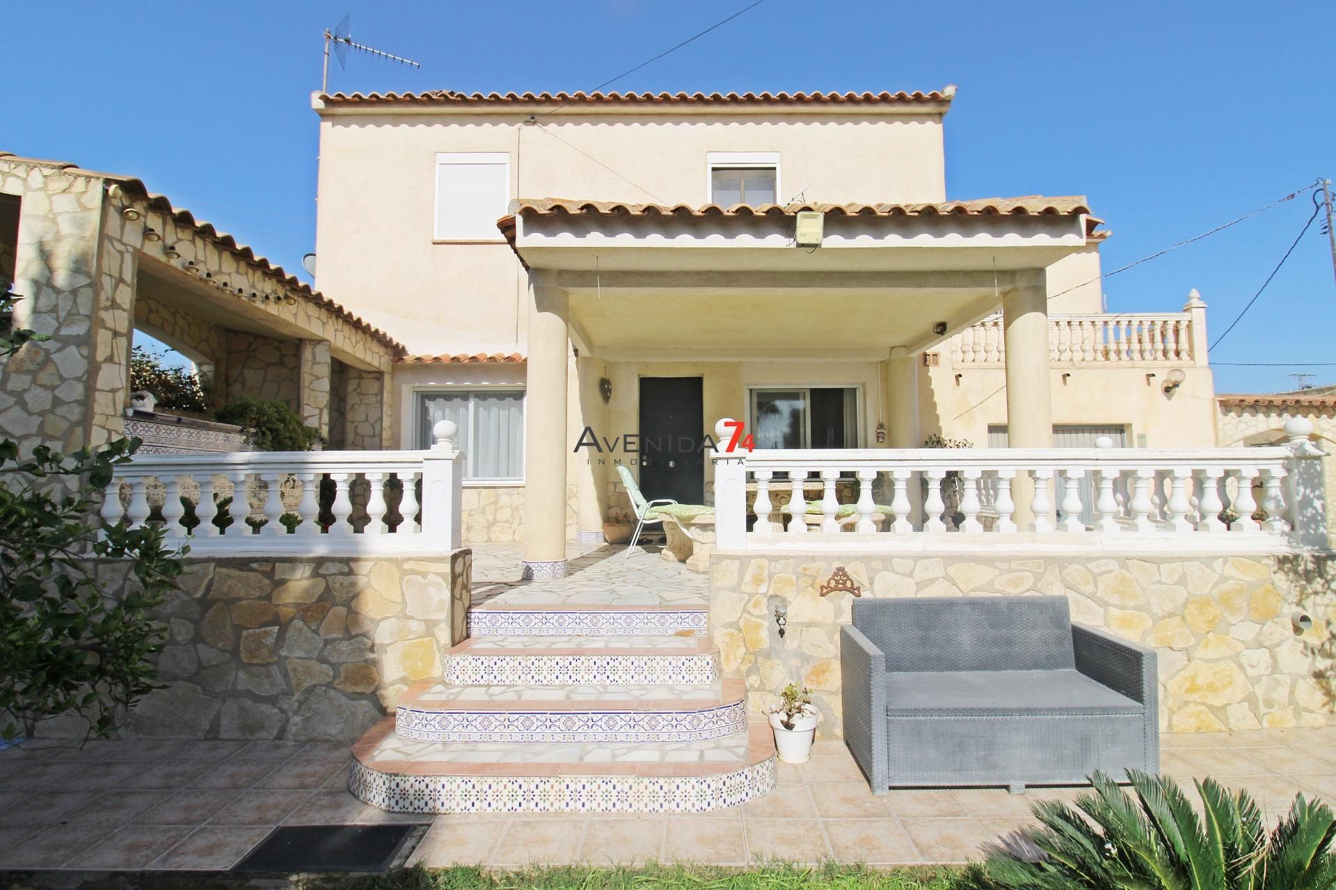Vista exterior de Casa o xalet en venda en Lorca amb Aire condicionat, Jardí privat i Terrassa