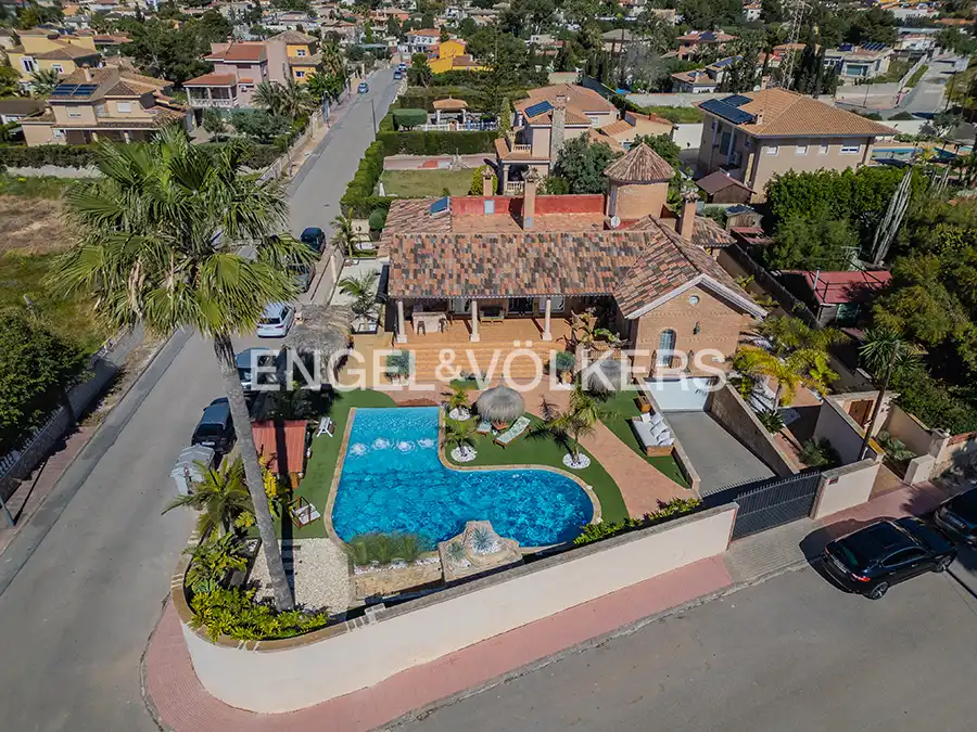 Exterior view of Houses for sale in San Vicente del Raspeig / Sant Vicent del Raspeig  with Air Conditioner, Heating and Private garden