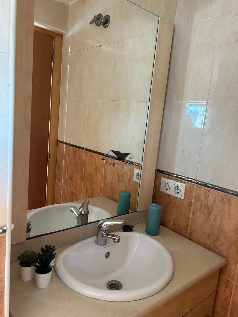 Bany de Àtic en venda en Vilanova del Camí amb Terrassa i Forn
