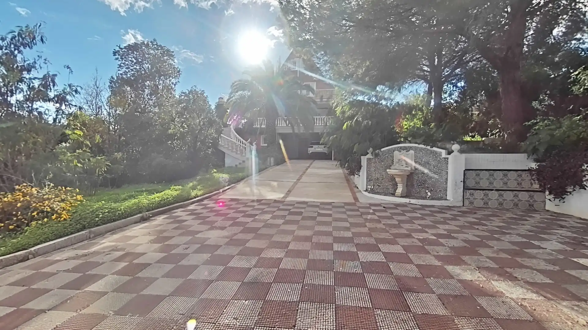 Vista exterior de Casa o xalet en venda en Alhaurín de la Torre amb Aire condicionat, Calefacció i Jardí privat