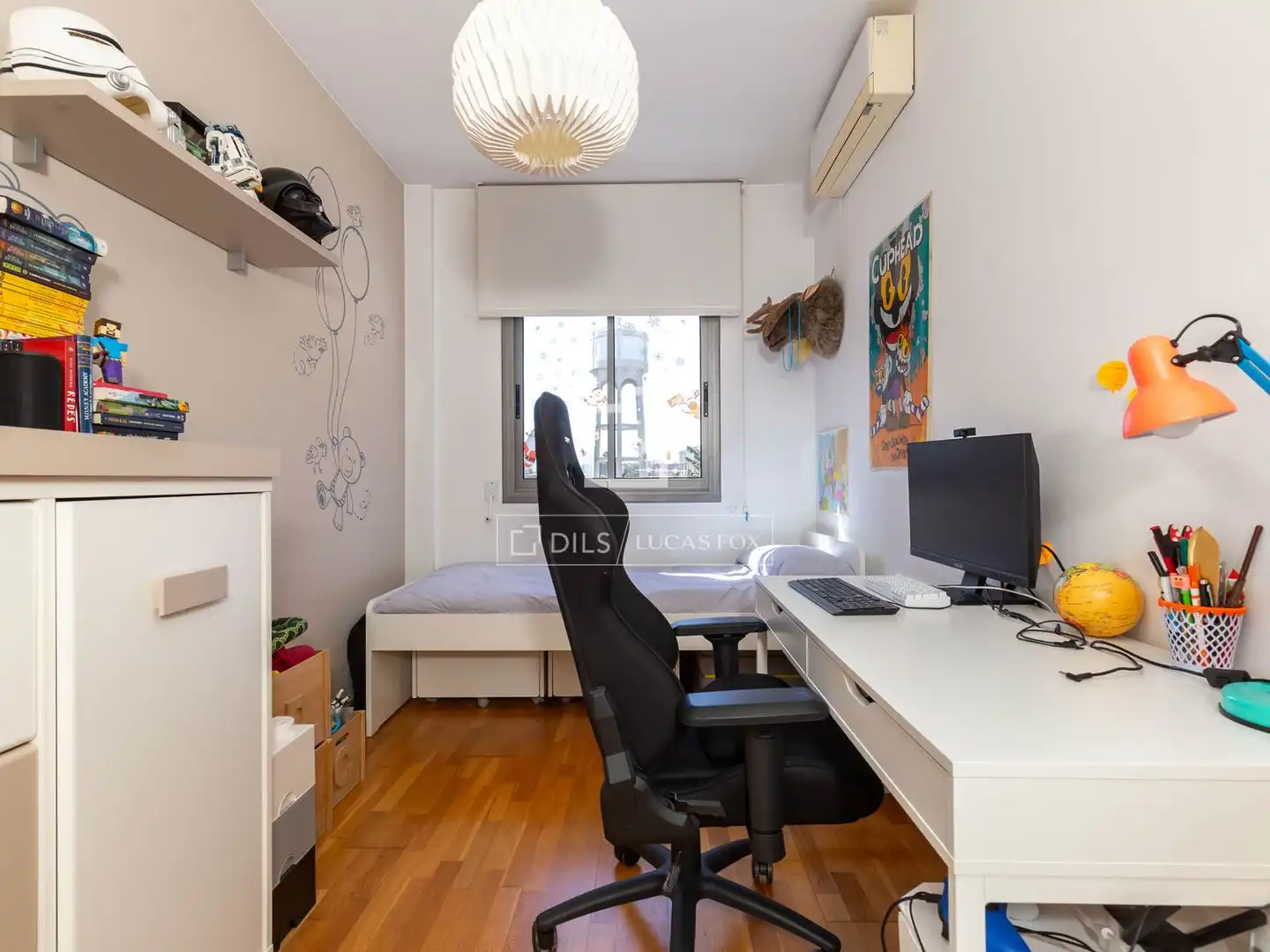 Bedroom of Flat for sale in Sant Just Desvern  with Air Conditioner, Heating and Parquet flooring