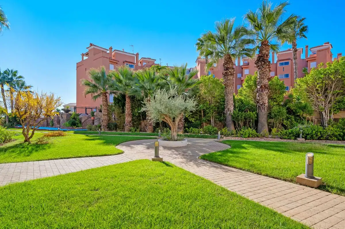 Jardí de Apartament en venda en Orihuela amb Aire condicionat, Jardí privat i Terrassa