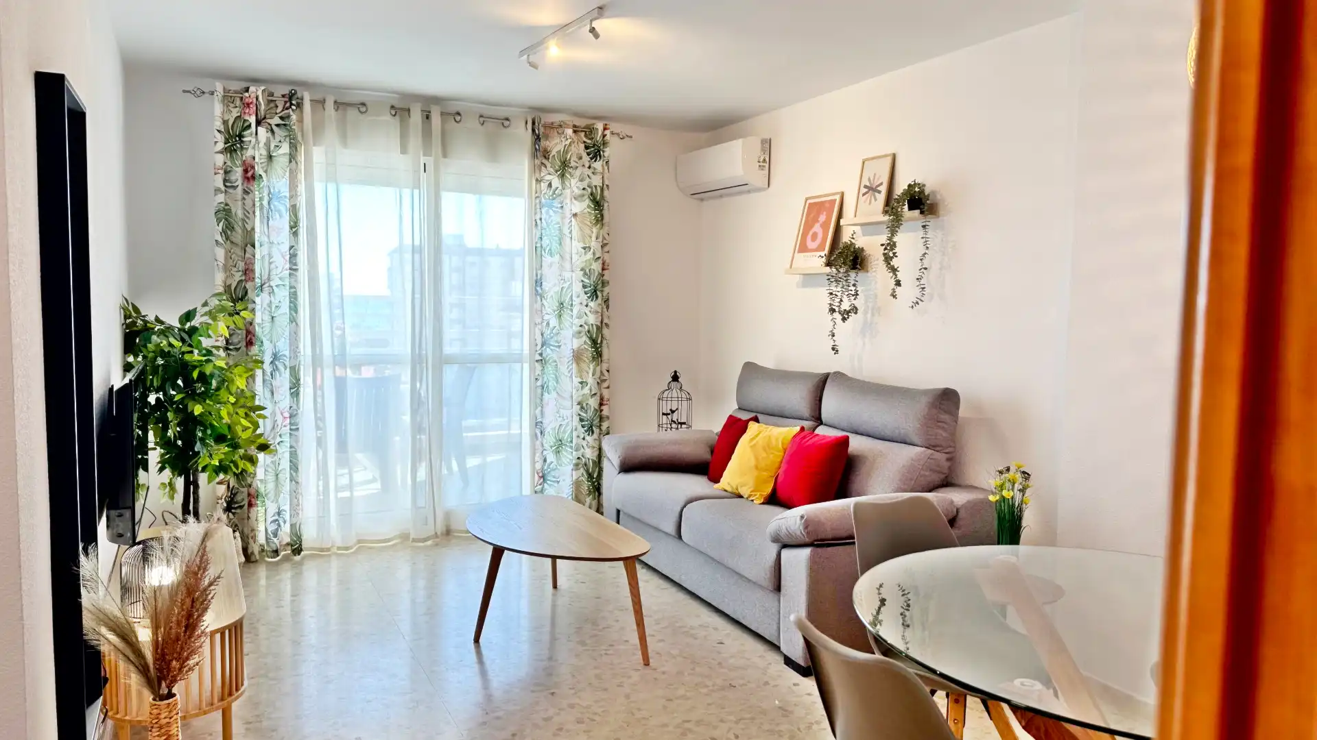Sala d'estar de Apartament de lloguer en Gandia amb Aire condicionat, Calefacció i Terrassa