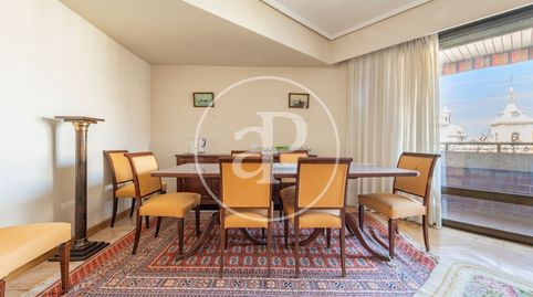 Foto 3 de Piso en venta en P.º del Gral. Martínez Campos, Almagro, Madrid Capital