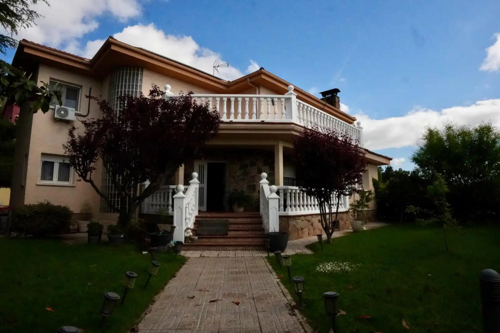Exterior view of Houses for sale in San Lorenzo de El Escorial  with Air Conditioner, Private garden and Terrace