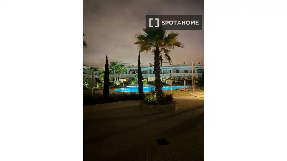 Piscina de Apartament per a compartir en Torrevieja amb Aire condicionat, Calefacció i Terrassa