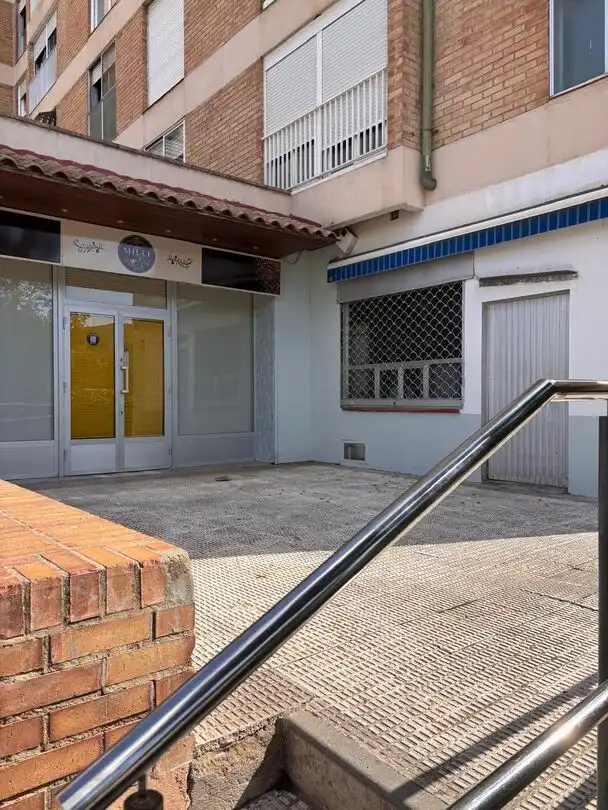 Local comercial de lloguer a CL Ramón J Sender 7