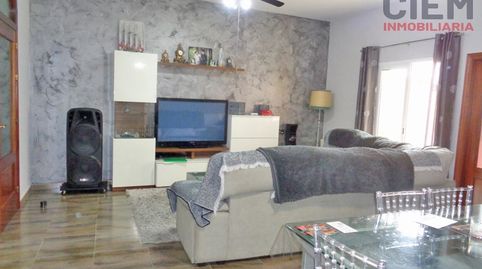 CASA DUPLEX  DE RECIENTE CONSTRUCCION , CON COCHERA Y PATIO ,CERCA DEL CENTRO DE MIAJADAS Y ZONAS DE SERVICIOS, imatge 2