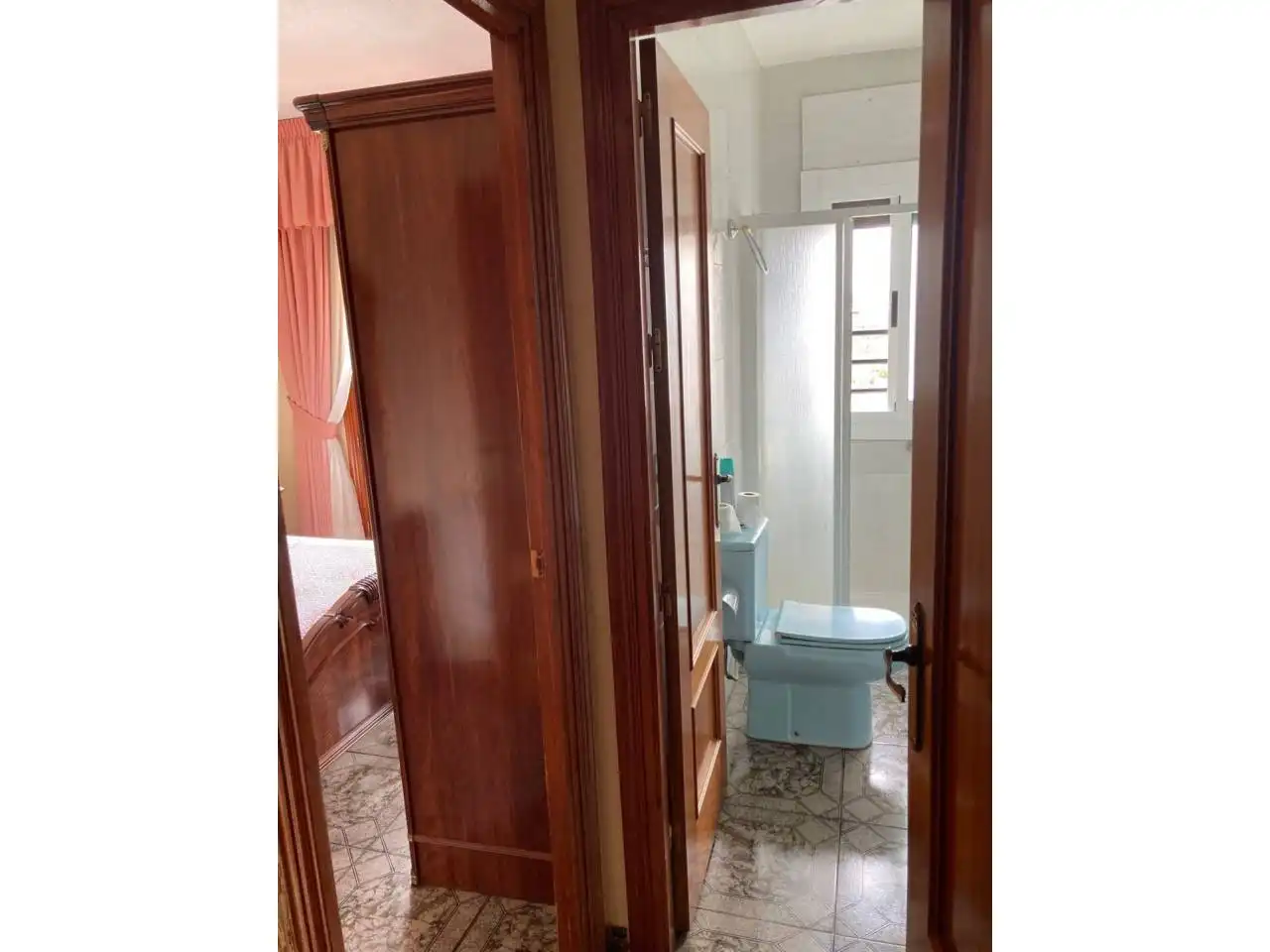 Baño de Piso en venta en Caniles con Calefacción