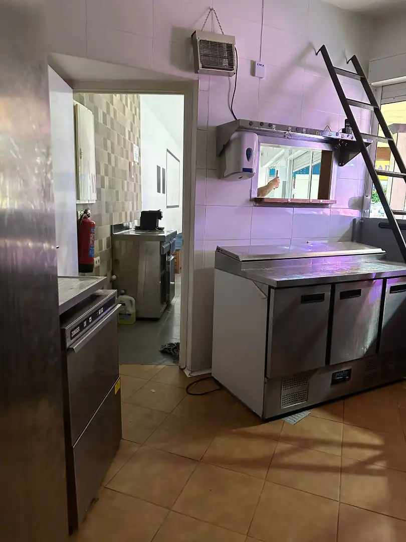 Cocina de Local en venta en Madrid con Aire acondicionado, Calefacción y Amueblado