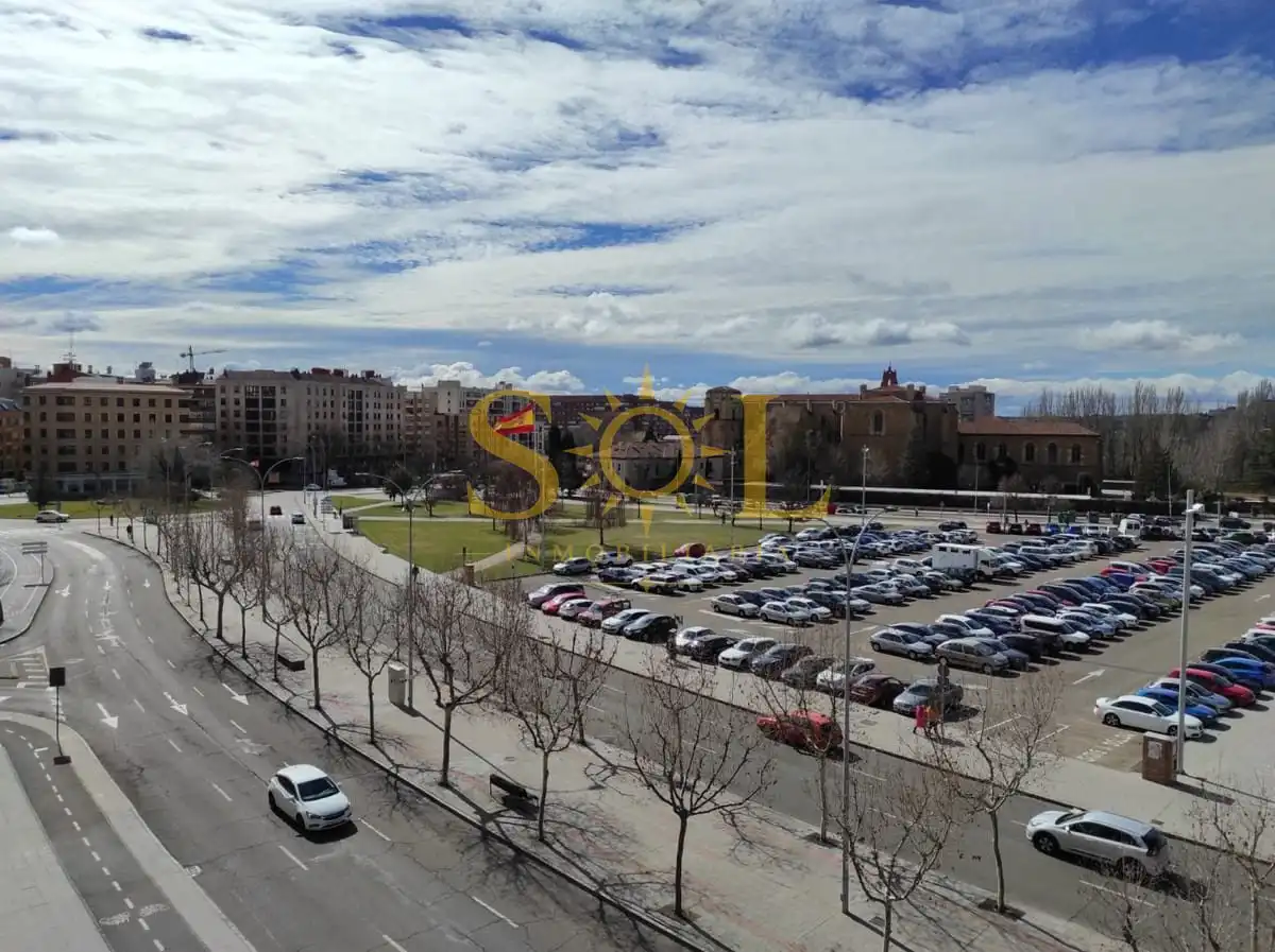 Dúplex amb ascensor en venda a Avenida de los Reyes Leoneses 10, imagen 35