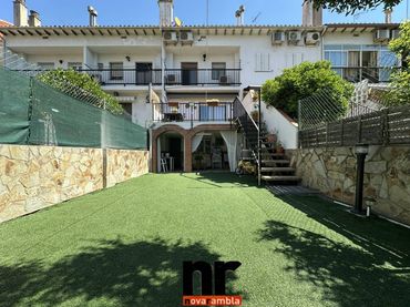 Maison mitoyenne avec jardin à vendre à Can Mas