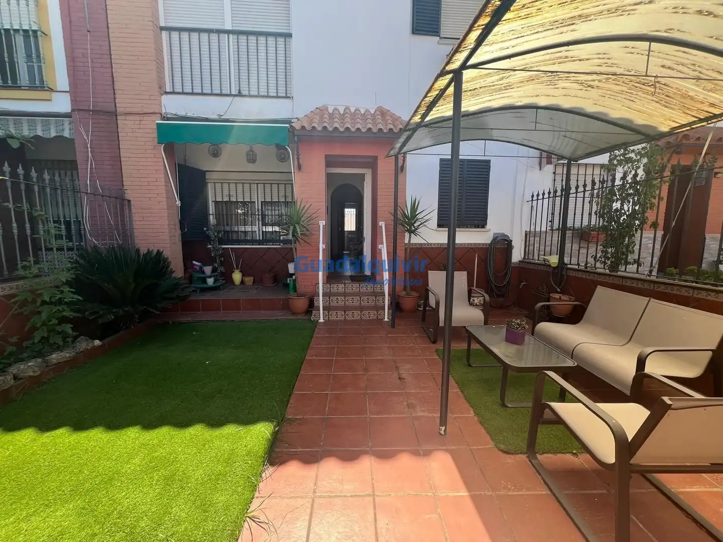 Garten von Einfamilien-Reihenhaus zum Verkauf in Montequinto mit Klimaanlage, Privatgarten und Abstellraum