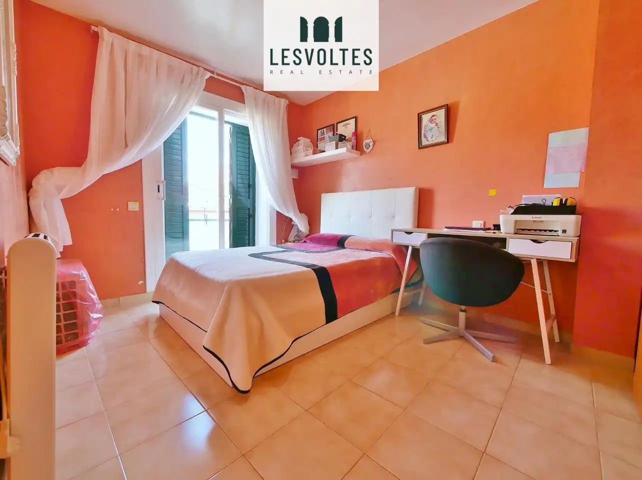 Houses for sale in Carrer de Martí Jordi Frigola, Centre