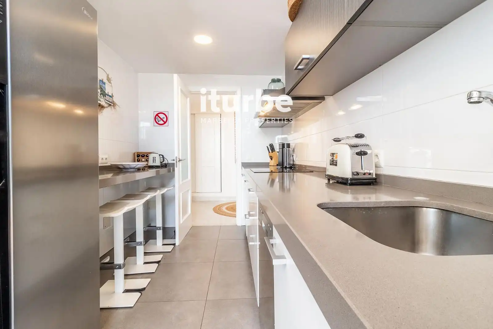 Cocina de Ático en venta en Marbella con Aire acondicionado, Terraza y Piscina