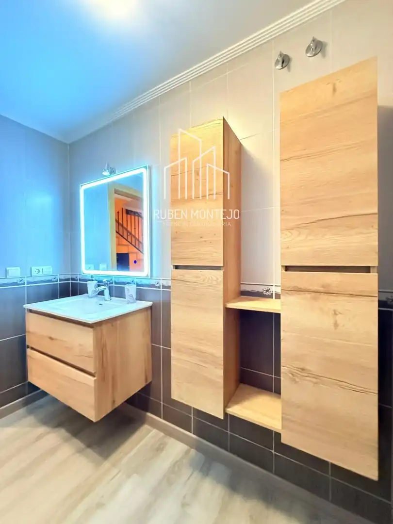 Baño de Casa adosada en venta en Galindo y Perahuy con Calefacción, Jardín privado y Terraza
