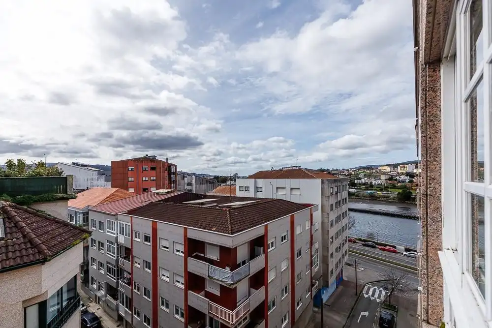 Vista exterior de Pis en venda en Pontevedra Capital  amb Aire condicionat, Calefacció i Terrassa