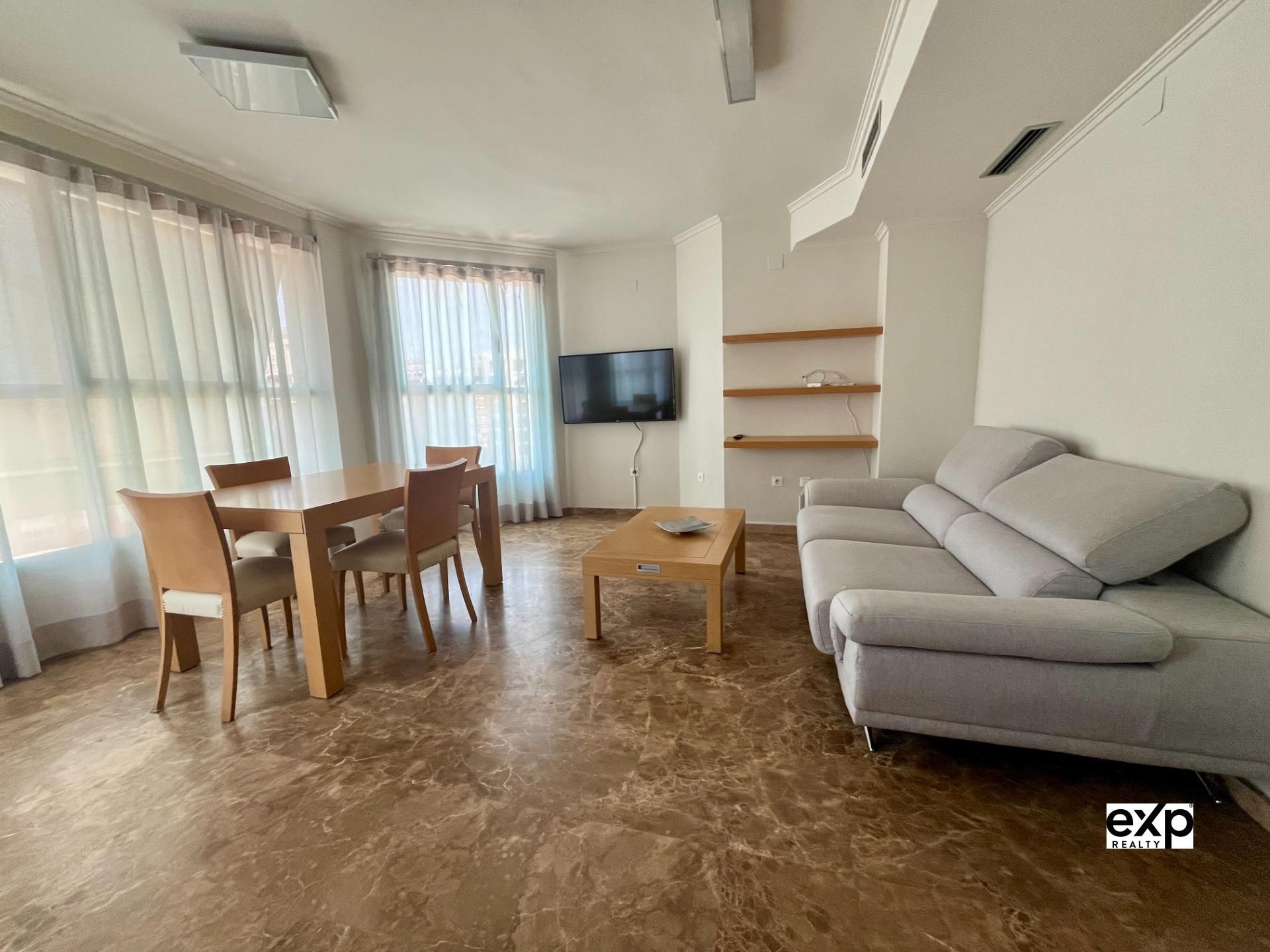 Sala d'estar de Dúplex en venda en  Valencia Capital amb Aire condicionat, Jardí privat i Terrassa