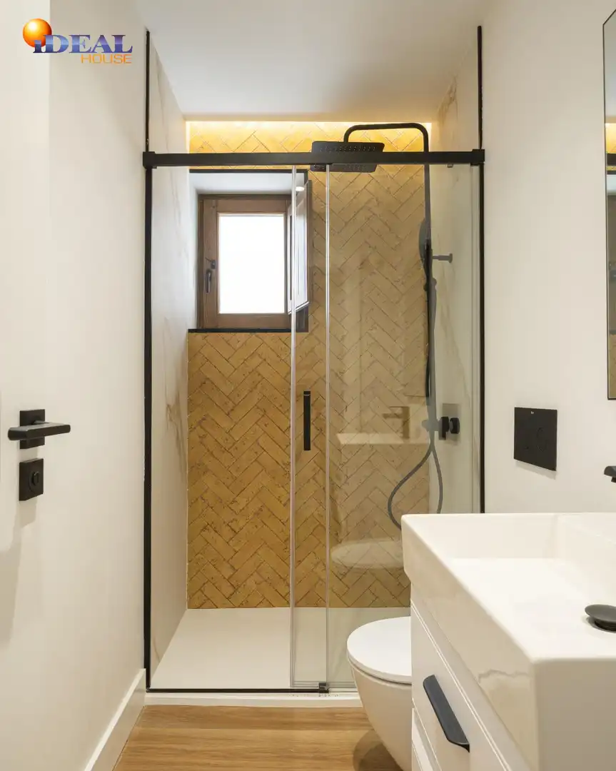 Bathroom of Flat for sale in Granada  with Air Conditioner