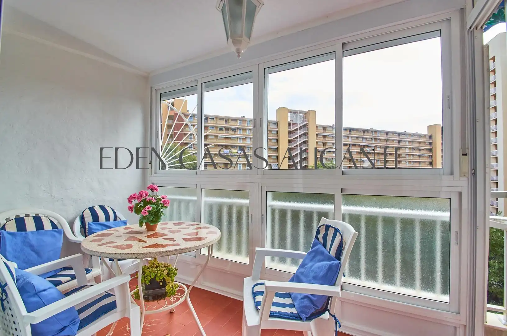 Terraza de Apartamento en venta en Alicante / Alacant con Terraza, Trastero y Amueblado