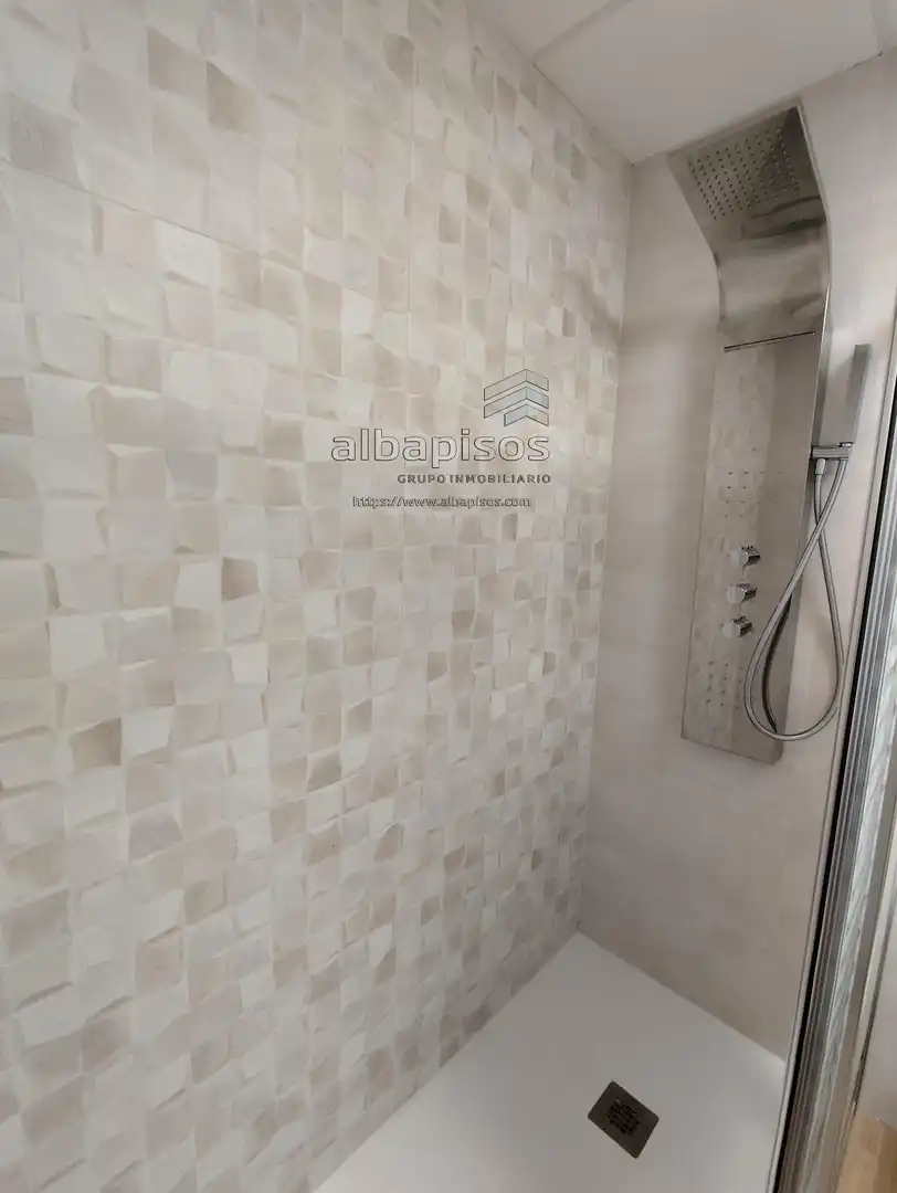 Badezimmer von Wohnung zur Miete in Albacete mit Heizung, Terrasse und Abstellraum