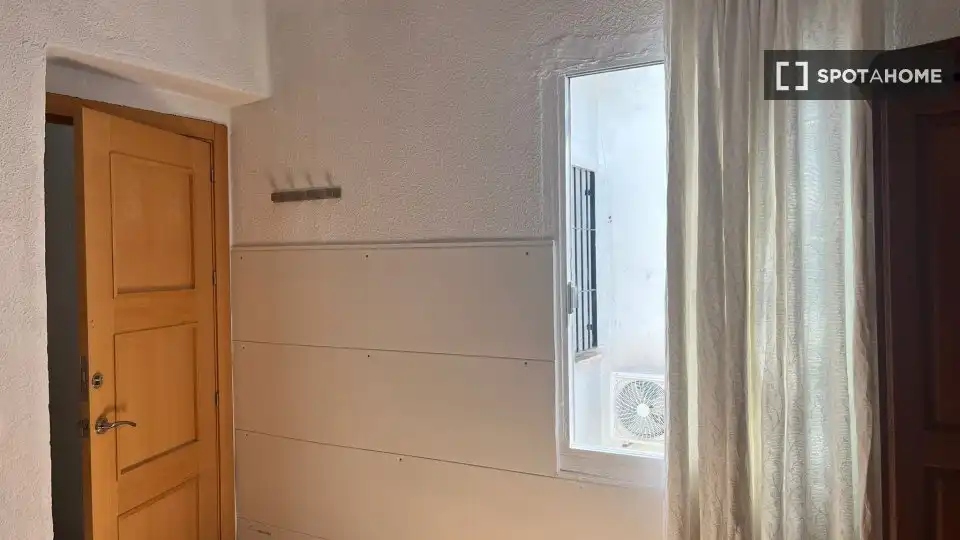 Bedroom of Flat for share in Córdoba  with Air Conditioner, Heating and Terrace