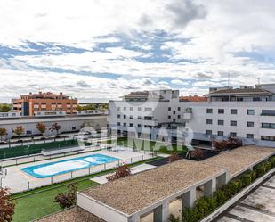 Vista exterior de Àtic en venda en Navalcarnero amb Aire condicionat i Terrassa