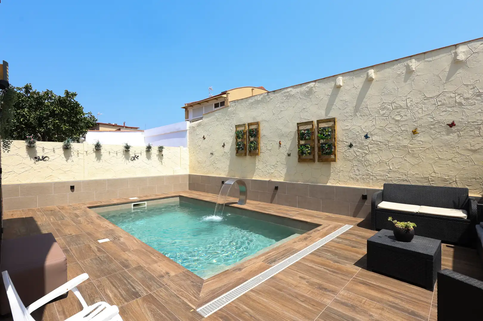 Piscina de Casa o chalet en venta en Viladecans con Aire acondicionado, Calefacción y Jardín privado