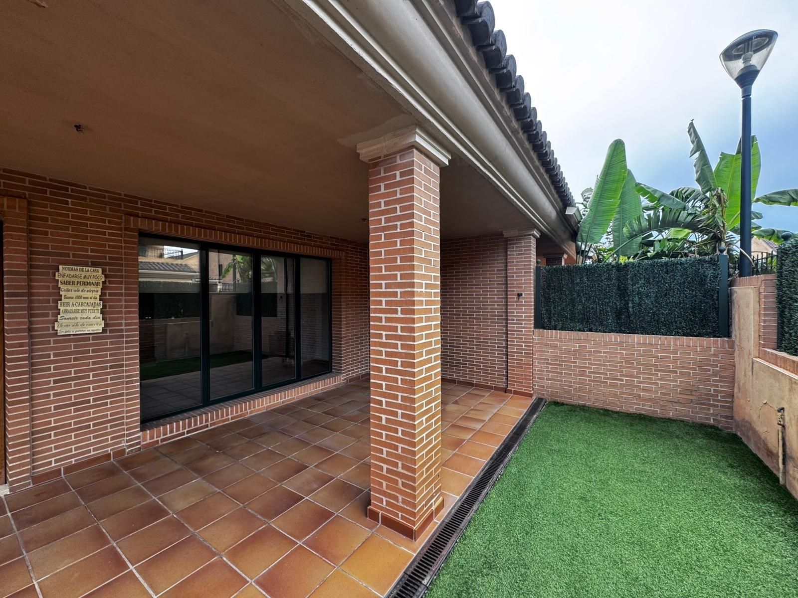 Terrace of Single-family semi-detached to rent in Paterna  with Air Conditioner, Heating and Parquet flooring