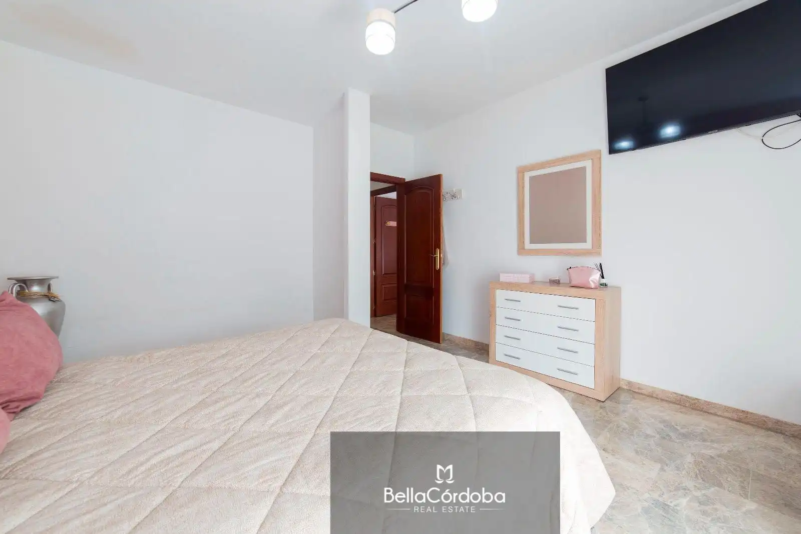Dormitori de Casa o xalet en venda en Córdoba amb Aire condicionat, Calefacció i Terrassa