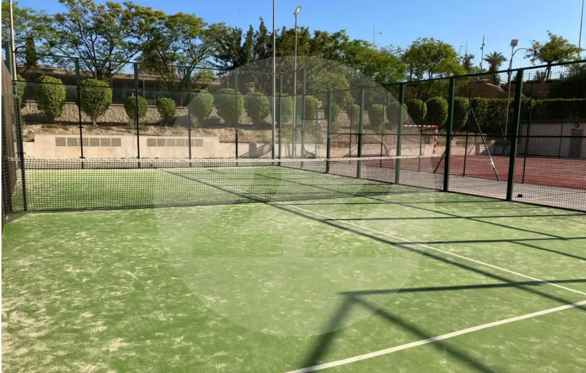 Aparcament de Apartament de lloguer en Benidorm amb Aire condicionat, Terrassa i Piscina