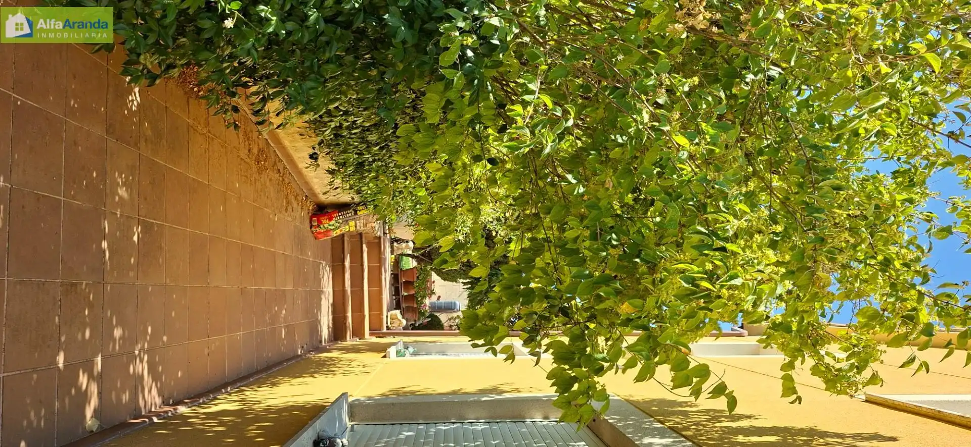 Vista exterior de Casa o xalet en venda en Fuentenebro amb Calefacció, Jardí privat i Traster