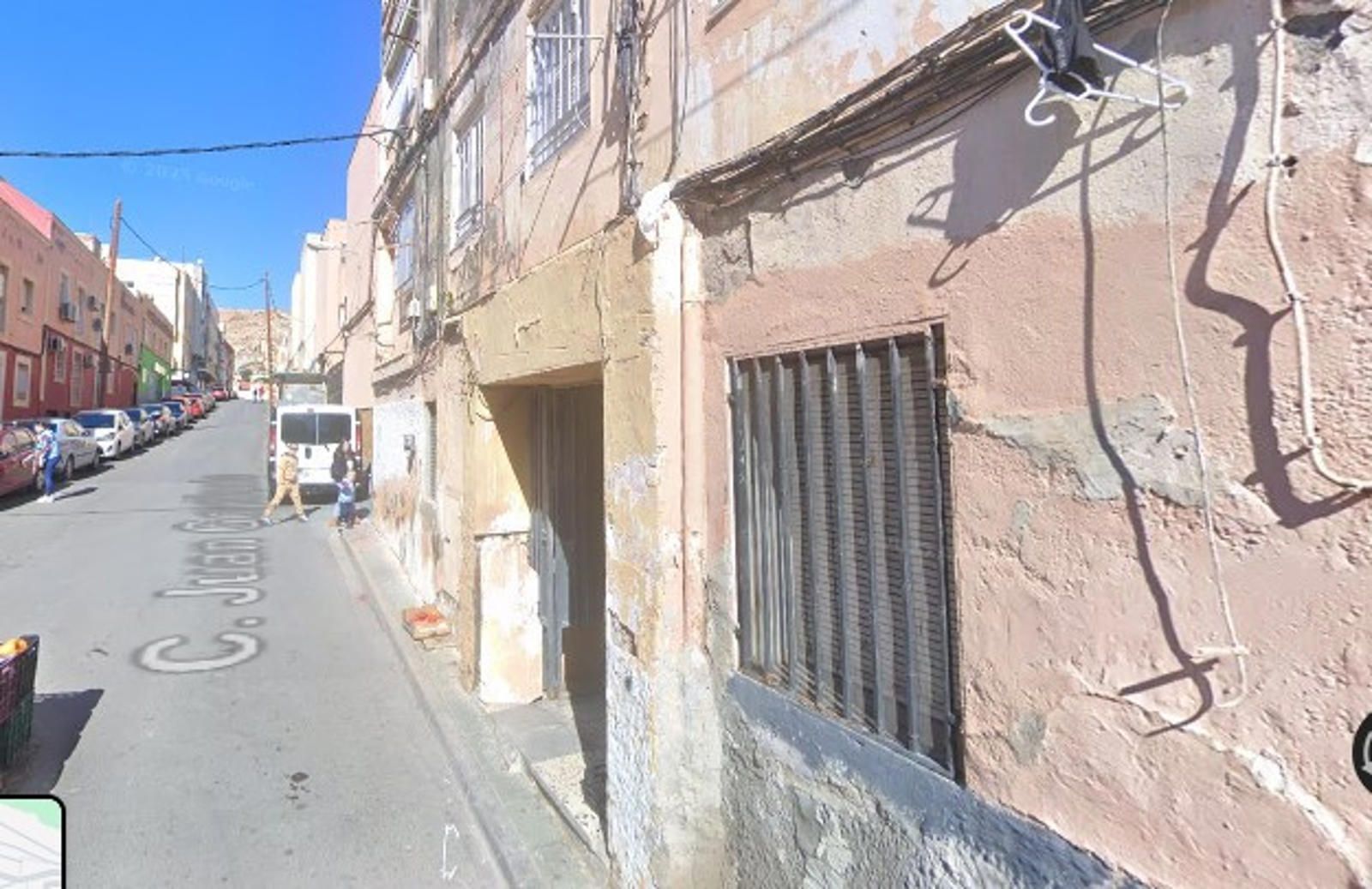 Pis en venda a Juan Goytisolo, Centro