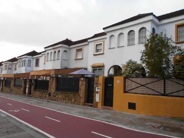 Vista exterior de Casa adosada en venda en Jerez de la Frontera