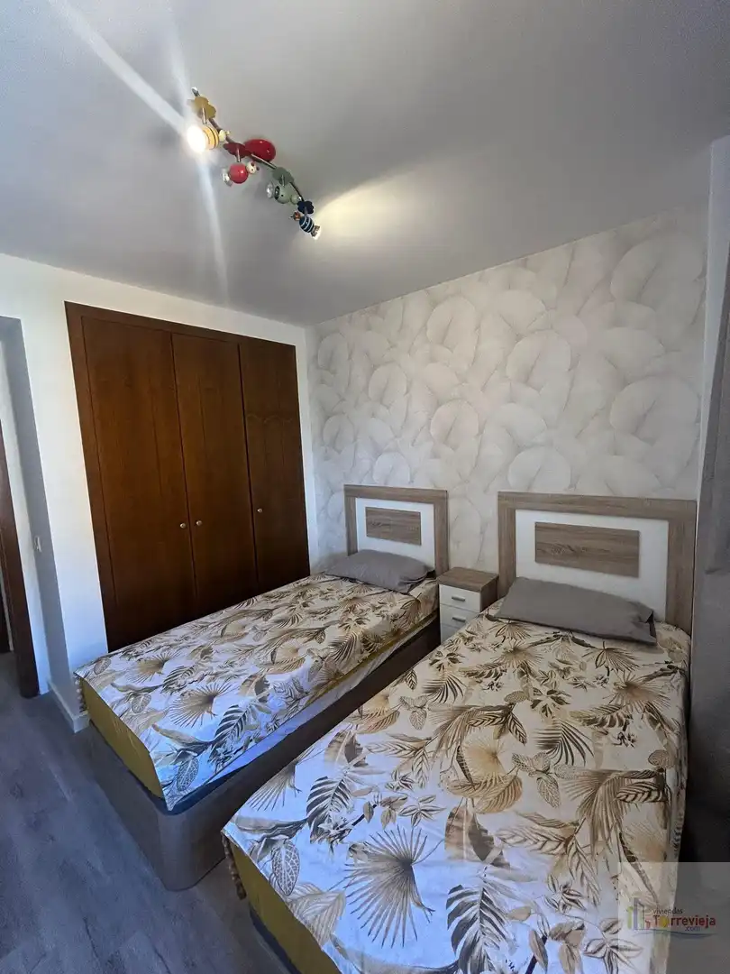 Dormitori de Apartament de lloguer en Torrevieja amb Aire condicionat, Calefacció i Terrassa